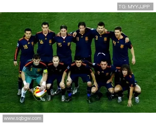 足球场上的传奇人物人人敬仰的明星球员与他们的辉煌故事 足球场上的传奇人物人人敬仰的明星球员与他们的辉煌故事