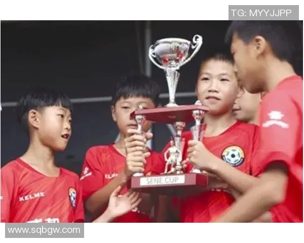 足球明星在国歌演唱中泪洒赛场感动全场观众引发热议 足球明星在国歌演唱中泪洒赛场感动全场观众引发热议