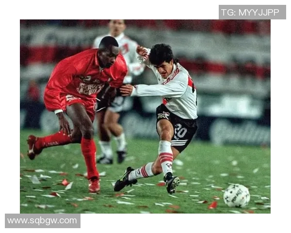 足球明星外号小毛驴的传奇故事与成长历程揭秘 足球明星外号小毛驴的传奇故事与成长历程揭秘