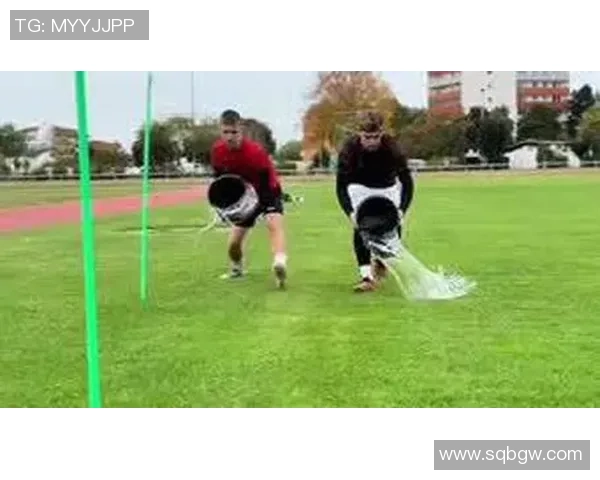 足球明星如何提升头球力量与技巧的全面解析与训练方法分享 足球明星如何提升头球力量与技巧的全面解析与训练方法分享