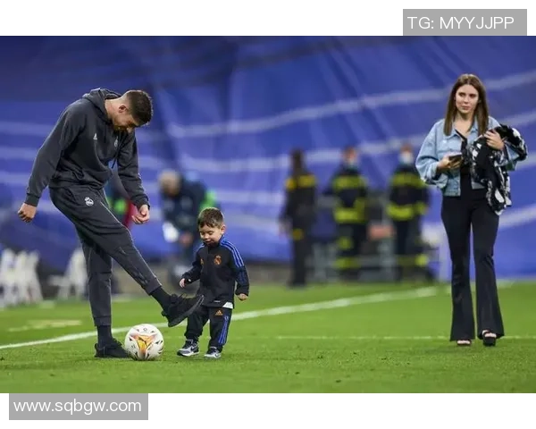 追逐足球梦想的艰辛之路:成为明星球员的挑战与坚持